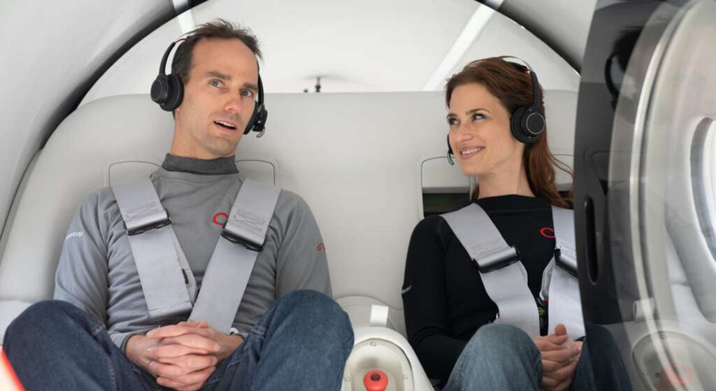 Josh Giegel  Sara Luchian, les deux premiers passagers du Virgin Hyperloop -  - mobizap novembre